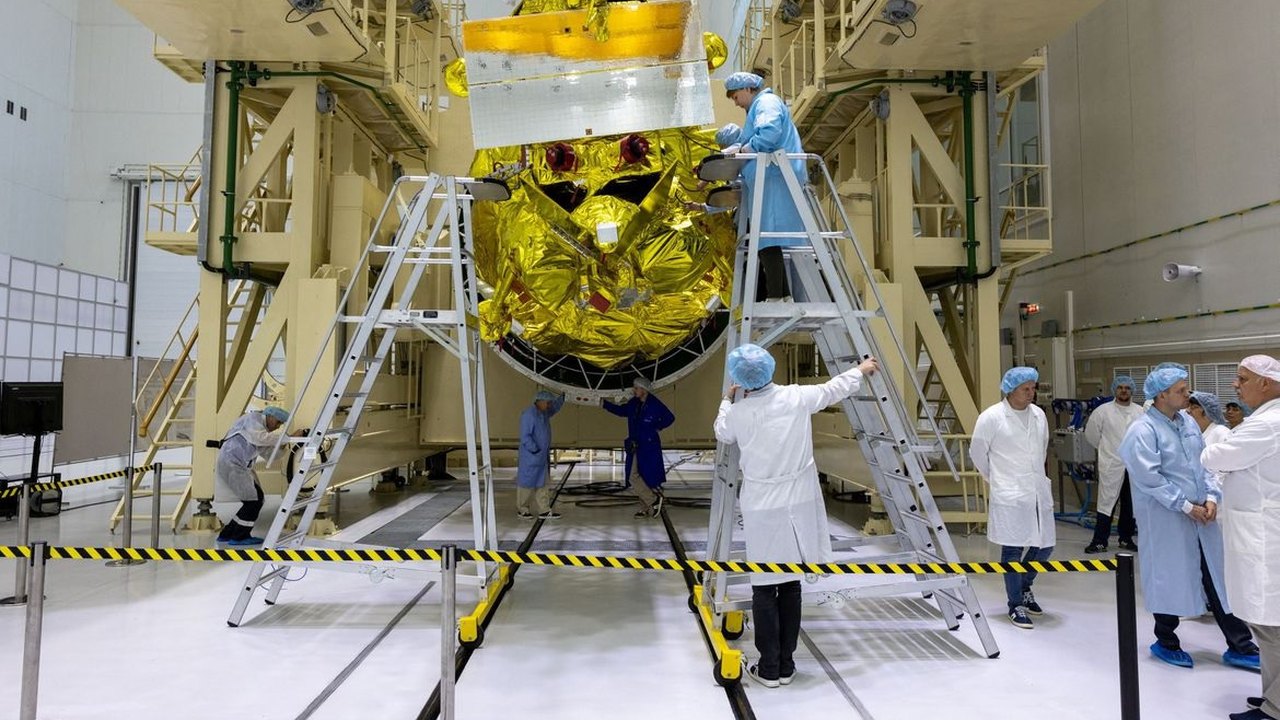 Sonda russa entra em órbita lunar com sucesso e pouso inédito está previsto para semana que vem 