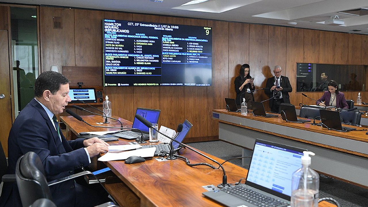 CCT aprova 20 concessões e renovações para emissoras de rádio