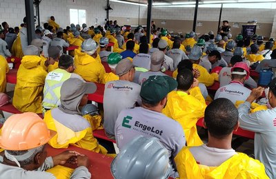 “Agosto Lilás”: MPAL visita obra e sensibiliza trabalhadores da construção sobre prevenção e combate à violência contra a mulher
