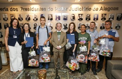 TJAL premia servidores que mais colaboraram com a coleta seletiva no Judiciário