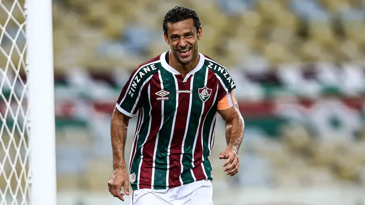 Jogador Fred se jogou no chão durante assalto relâmpago que durou apenas 46 segundos; veja o vídeo