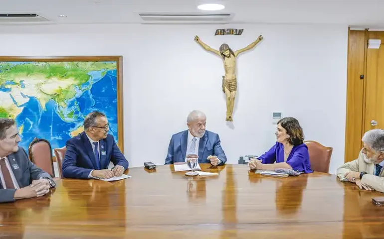 Lula e Tedros Adhanom discutem produção de vacina contra a dengue