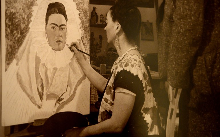 Filme busca entender Frida Kahlo e sua arte íntima e crua