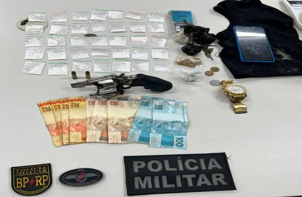 Drogas e armas apreendidas em Socorro / Foto: Foto: Ascom/PMSE