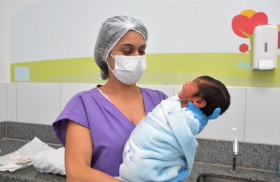 Mais de 200 cirurgias para correção de língua presa são realizadas em um ano no Hospital da Mulher