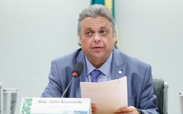 Comissão aprova projeto que prevê criação de delegacias especializadas no atendimento a torcedores