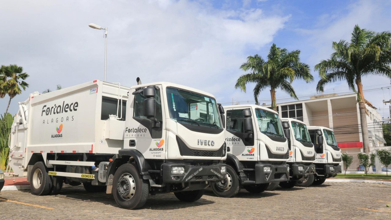 Prefeituras recebem caminhões compactadores do Programa Fortalece Alagoas