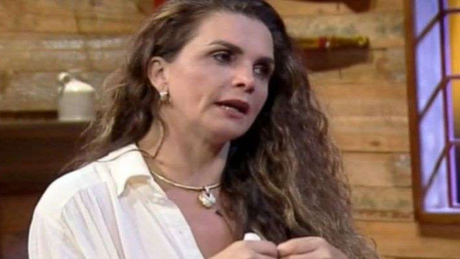 Eliminada da "Fazenda", Luiza Ambiel se irrita em entrevista e gera climão