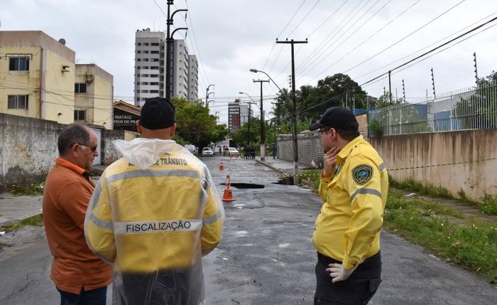 Após fortes chuvas, vias no bairro do Pinheiro serão interditadas pela SMTT - Foto: Marco Antonio/Secom Maceió