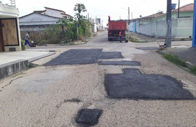 Operação Tapa-buracos beneficia mais seis bairros de Arapiraca