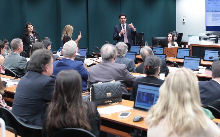 Ministro aponta avanços e “pontos sensíveis” na proposta de nova Lei dos Portos