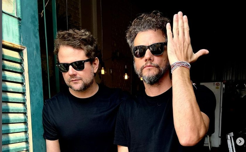 Selton Mello e Wagner Moura vão a samba no Rio e chamam atenção nas redes