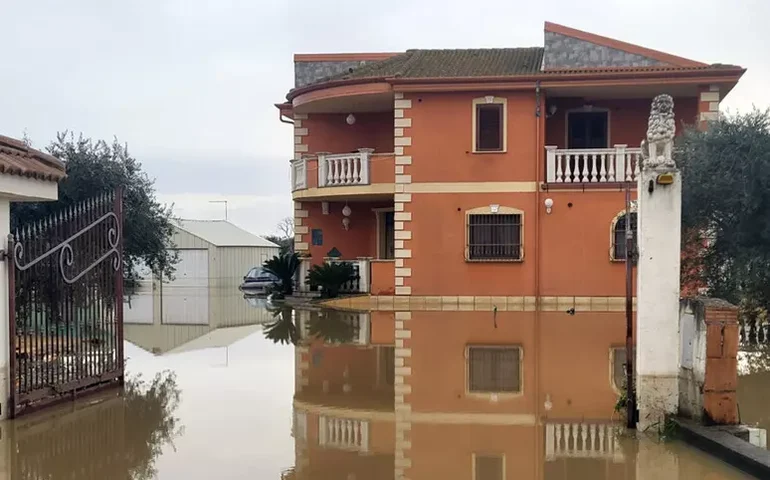 Governador da Calábria, na Itália, pede estado de emergência após temporais