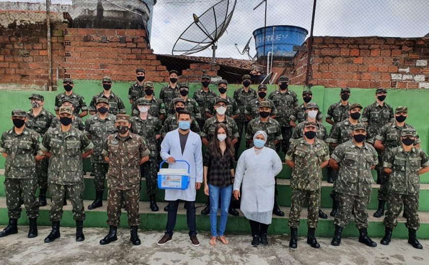 Atiradores do TG de Arapiraca recebem primeira dose da vacina contra a Covid-19