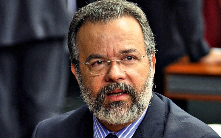 Raul Jungmann: &#8216;Bolsonaro persegue o modelo de Chávez&#8217;