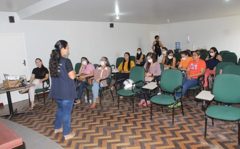 Enfermeiras da Secretaria de Saúde de Penedo participam de capacitação sobre arboviroses