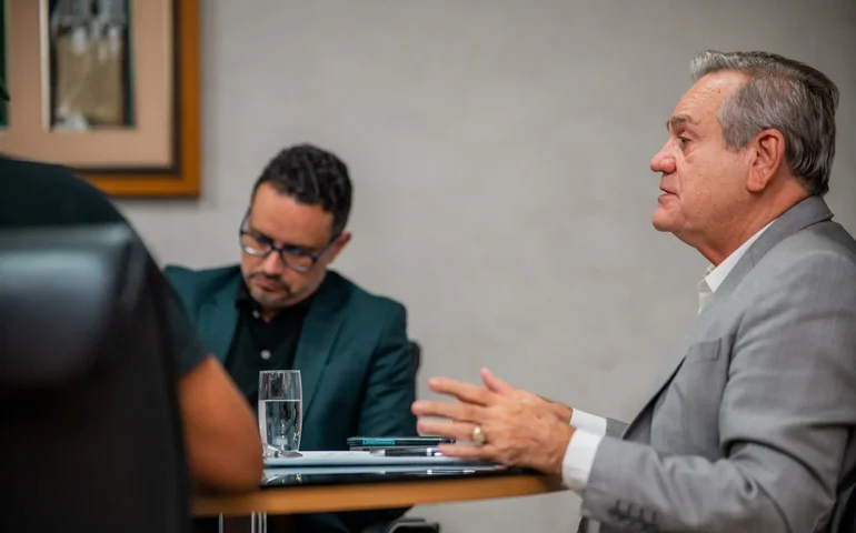 Lessa, mais uma vez, faz o papel que Dantas se mostra inábil no Executivo