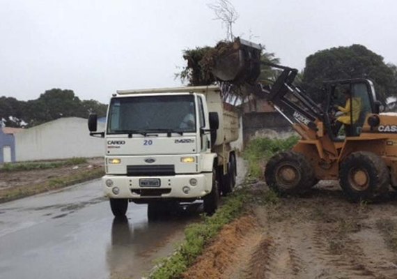 Prefeitura de Arapiraca intensifica trabalho de recuperação de ruas