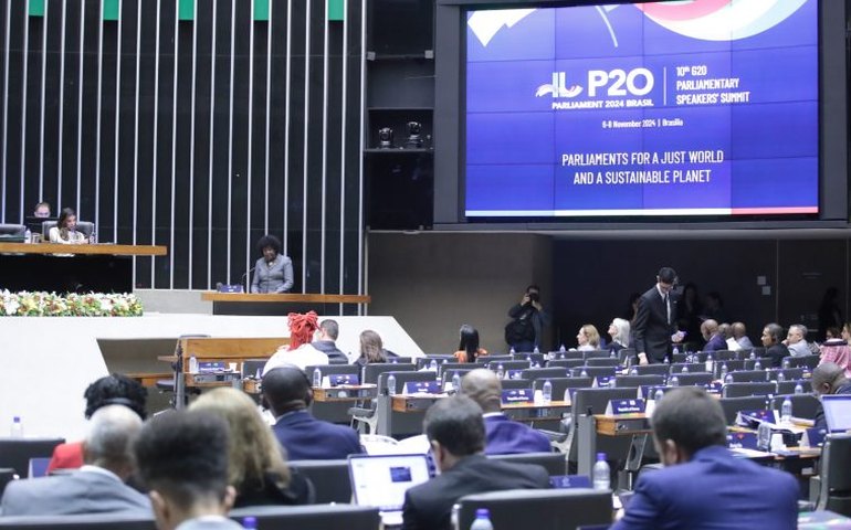 Comissão de juristas entrega à Câmara anteprojeto para ampliar investimentos