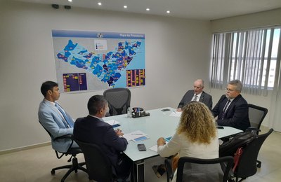 PGJ, Gaesf e Souza Cruz tratam de contrabando e sonegação fiscal em reunião
