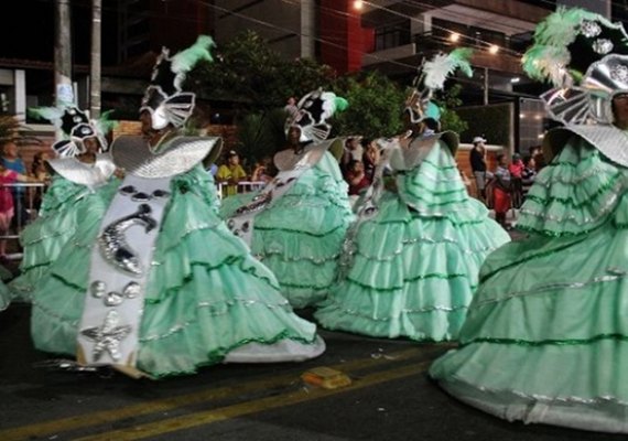 Com o tema dos 200 anos de Emancipação, escolas de samba desfilam hoje à noite