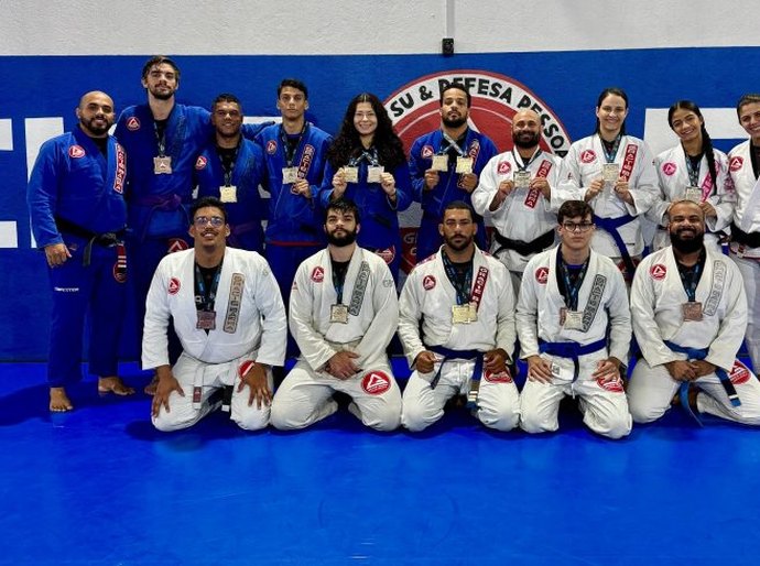 Atletas arapiraquenses conquistam pódio no Campeonato Alagoano de Jiu-Jitsu em Maceió