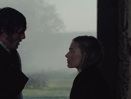 Adaptação de 'O Morro dos Ventos Uivantes' ganha primeiro trailer