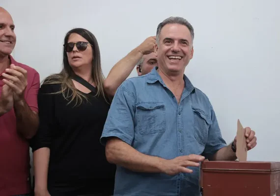 Candidato da oposição de esquerda vence eleições presidenciais no Uruguai