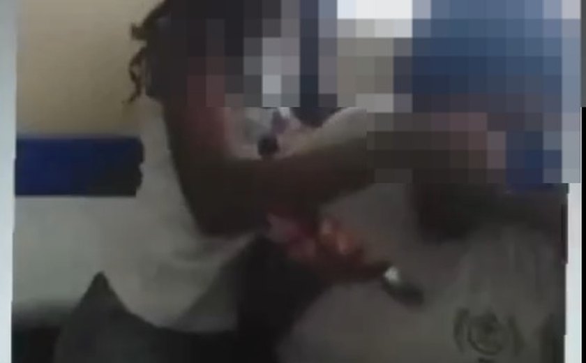 Estudante vítima de bullying tem rosto empurrado em prato de merenda, em Rio Largo