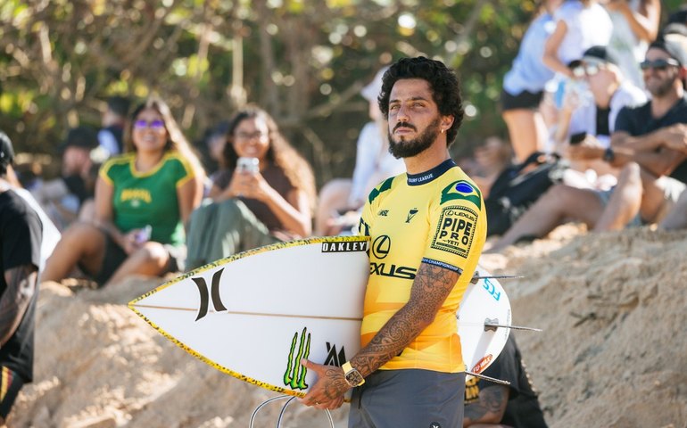 Filipe Toledo abandona Circuito Mundial de Surfe para cuidar de saúde mental
