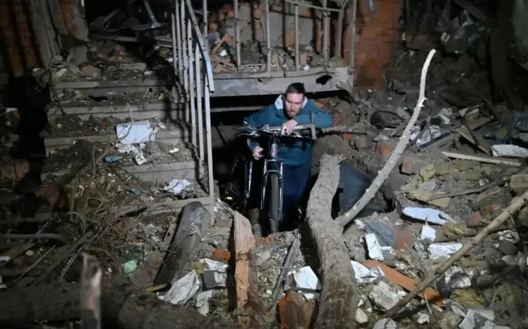 Cidade ucraniana de Kharkiv sofre ataque, que deixa vários feridos