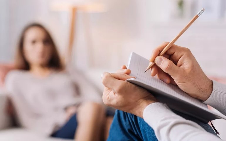Exigido por lei, rede pública está sem auxílio psicológico em escolas há 1 mês