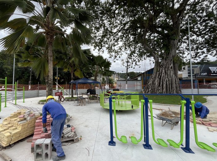 Prefeitura executa diversas obras simultâneas em espaços de lazer por toda Maceió