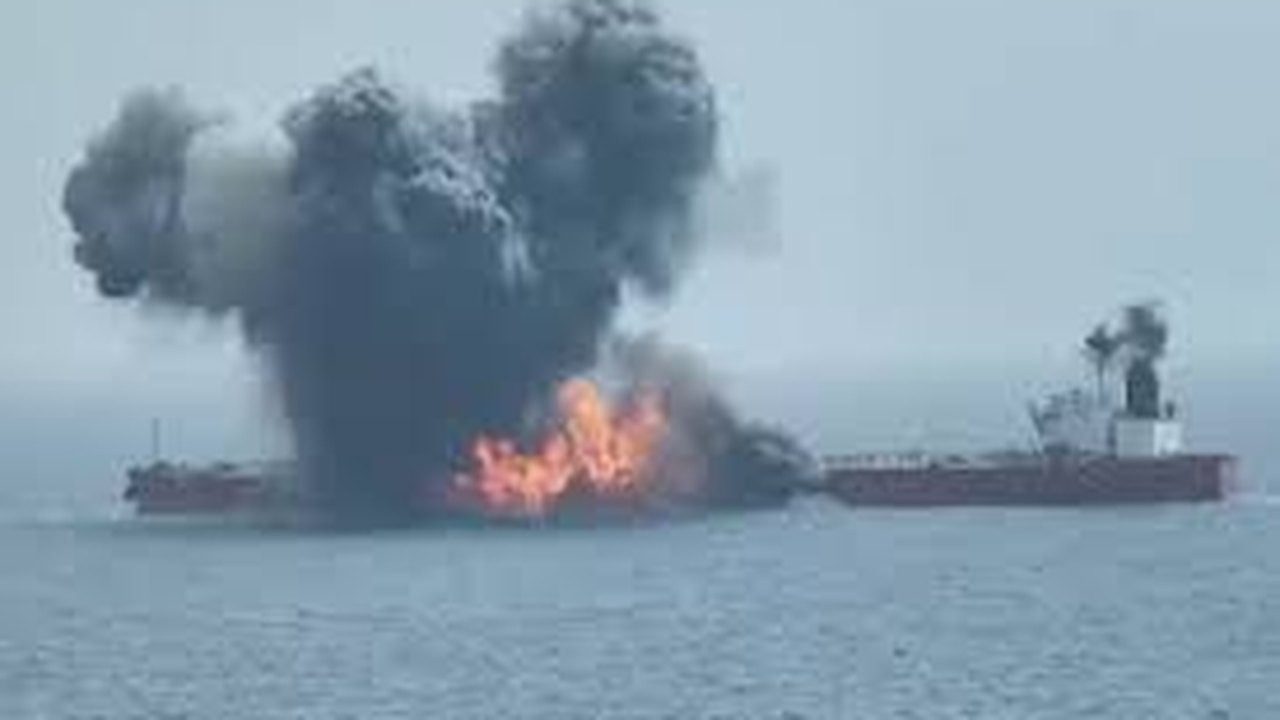 Navio petroleiro grego é atacado no Mar Vermelho; Reino Unido culpa Houthis