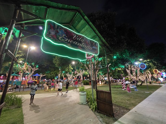 Abertura da Vila Encantada reúne centenas de famílias no Parque do Centenário
