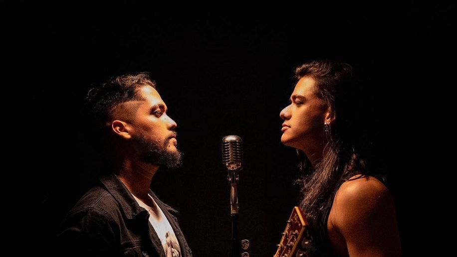 Lives solidárias ajudam cantores e músicos de Maceió