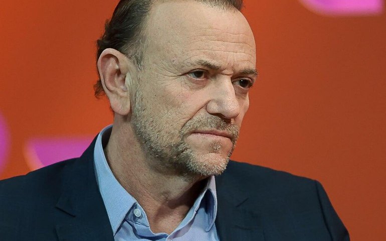 Presidente do PT diz que caso Master desgasta Flávio Bolsonaro
