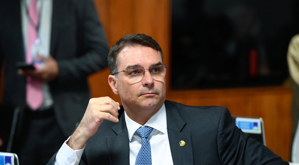 Equipe econômica de Flávio Bolsonaro ganha reforço com sete novos nomes