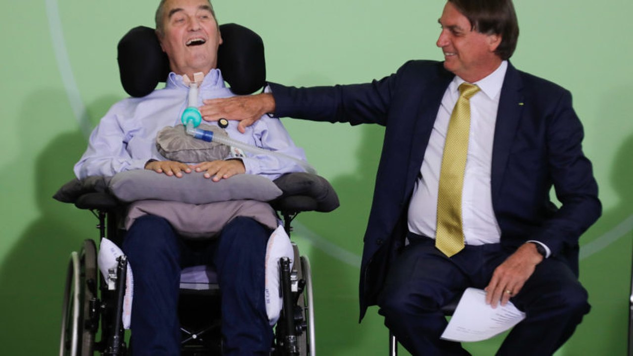 Bolsonaro deixa Alvorada e visita general Villas Bôas neste domingo