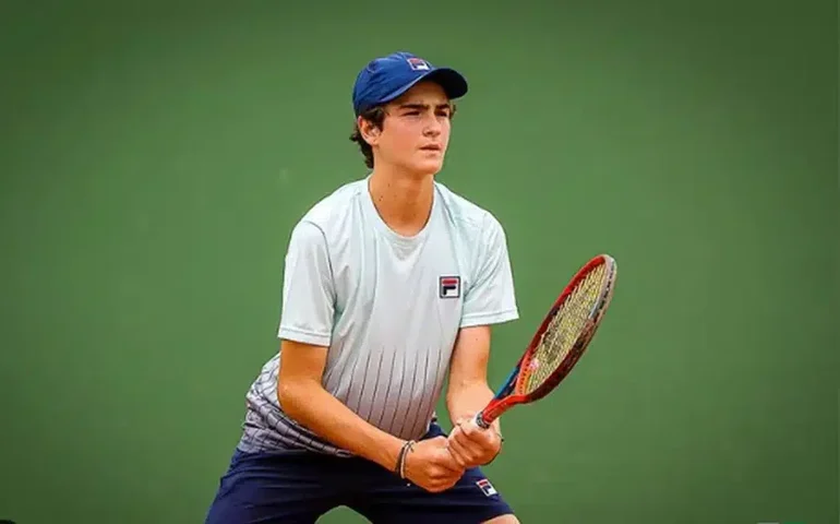 João Fonseca vence tenista da casa em estreia no Challenger de Lyon