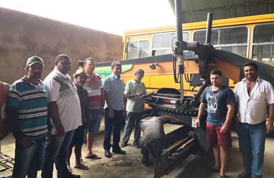 Prefeito Zé Adelson determina manutenção de toda frota de veículos de Olho D’Água Grande