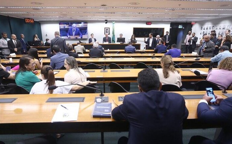 AGU pede à PF e ao MP investigação sobre declarações de deputado que pediu morte de Lula