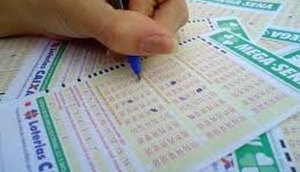 A aposta mínima na Mega-Sena é de R$ 2 e pode ser feita até as 19h desta quarta-feira (16).