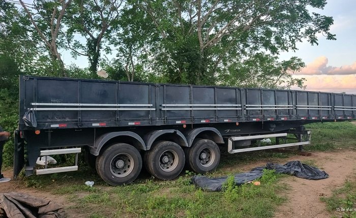 Carreta carregada com trilhos de trem roubados em Alagoas