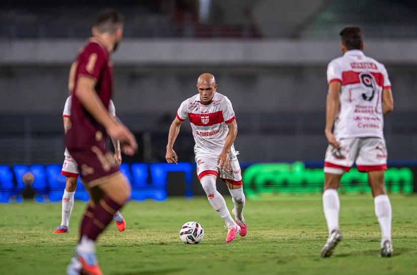CRB vence Londrina por 2 a 1 e entra no G6 da Série B