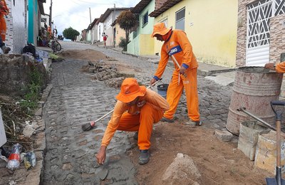 Prefeitura de Palmeira inicia pavimentação da Rua São Miguel e amplia recuperação de vias após chuvas