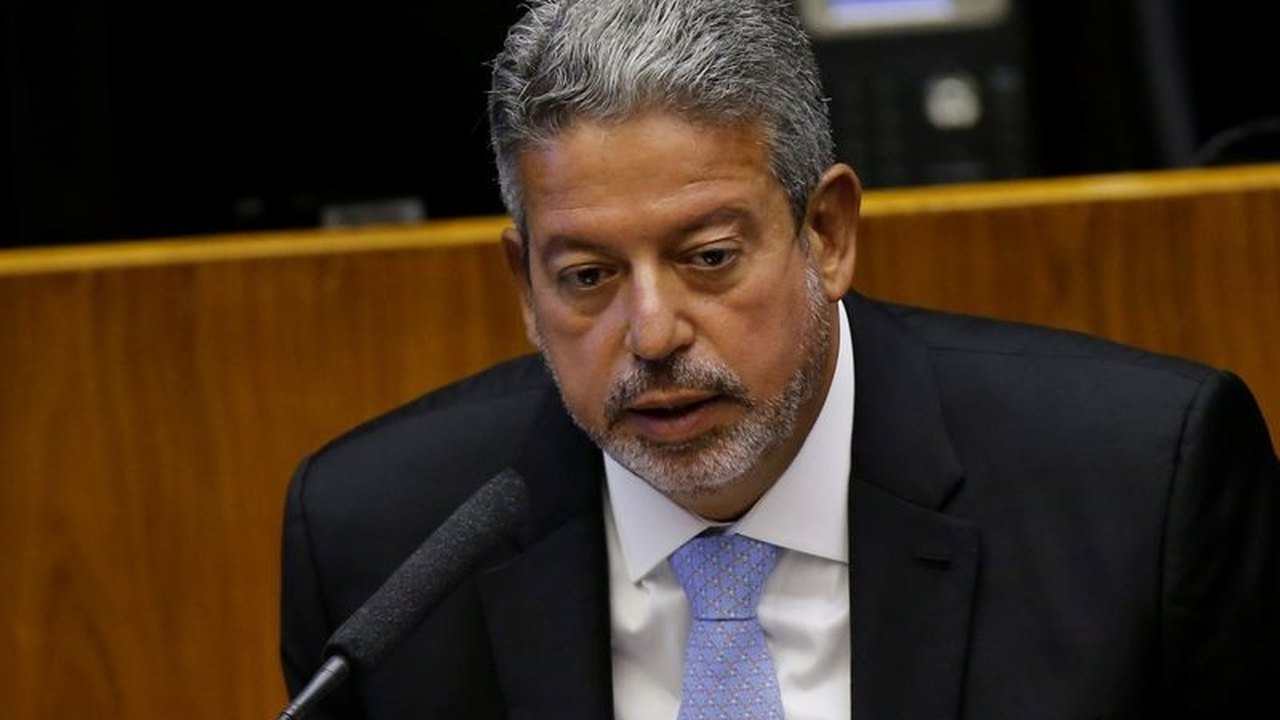 Lira sugere reunião dos Três Poderes após invasão a Planalto, Congresso e STF