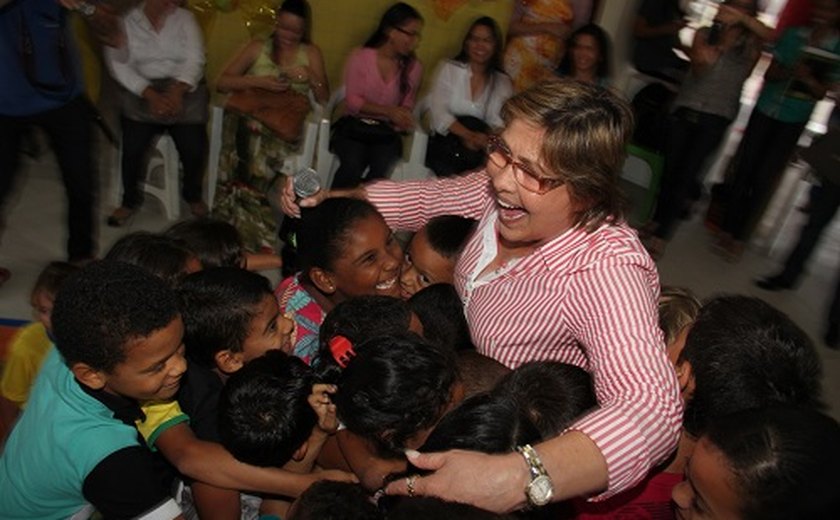 Arapiraca: Célia entrega oito brinquedotecas para crianças do Cras