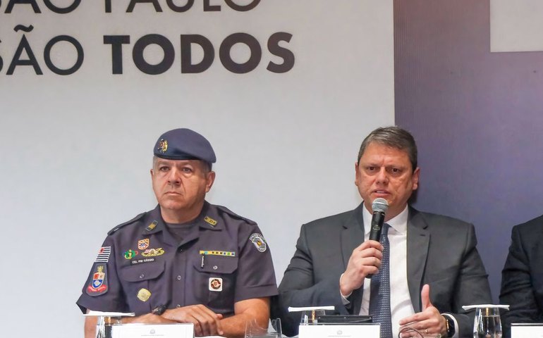 PM investiga policiais após homem ser jogado de viaduto em SP