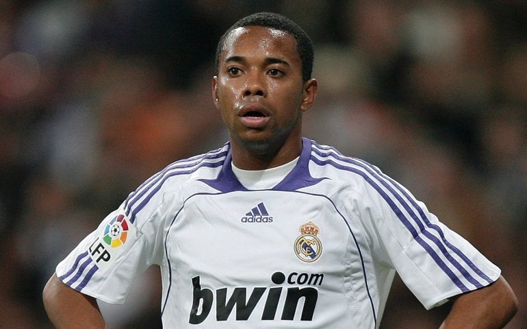 Robinho é condenado a 9 anos por violência sexual
